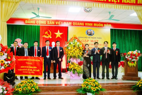 Đảng bộ xã Trạm Thản tổ chức Kỷ niệm 75 năm ngày thành lập và phát hành cuốn lịch sử Đảng bộ xã giai đoạn (1945 -2024).